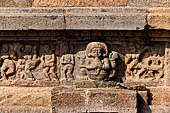 The great Chola temples of Tamil Nadu - The Airavatesvara temple of Darasuram. The prakara-wall surrounding the temple. 